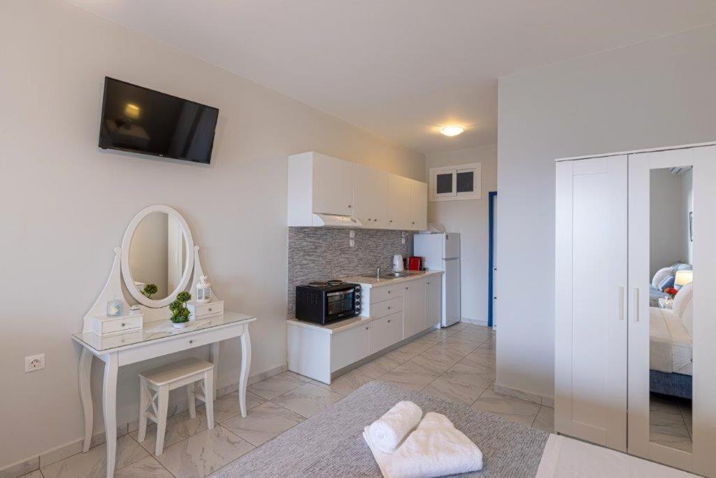 Sea View Studios Финикас Екстериор снимка