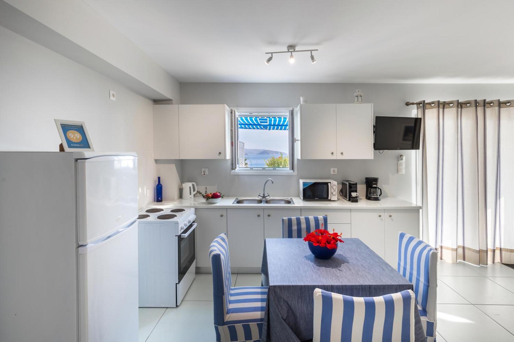 Sea View Studios Финикас Екстериор снимка